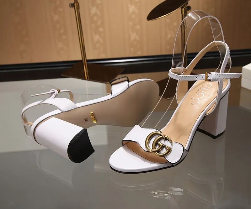 👟👟Ex-factory price 320👟👟 Gucci (GUCCI) official website 1:1 exquisite bronze buckle new summer one-line sandals. The workmanship is great and reassuring. The leather is shiny and tough. Comfortable and super comfortable to walk. It meets the actual needs of the public and is easy to control. Recommended fabric: first-layer cowhide lining/feet: sheepskin 🐑 rubber outsole. Heel height: 8cm. Color: gold, light gold, black, white, red, apricot. Size: 34-39 (sizes 40 and 41 need to be customized). Comes with receipt.